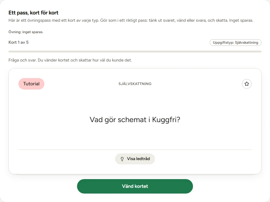 Ett övningskort i Kuggfris tutorial med frågan om vad schemat i Kuggfri gör och knappen Vänd kortet